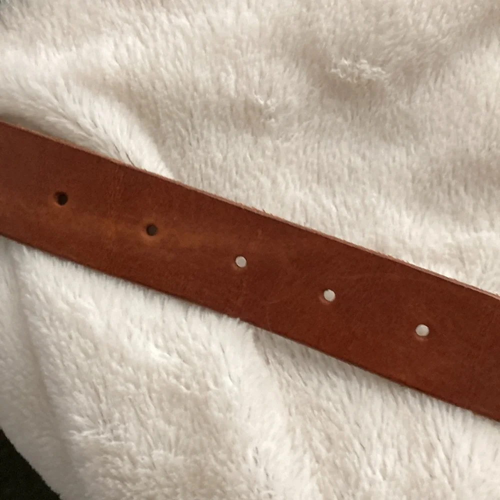 Lobster claw leather belt